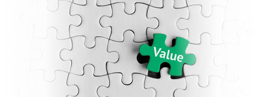 Quebra-cabeça montado com uma peça verde “Value” mostrando a importância do valor na solução de problemas do cliente.
