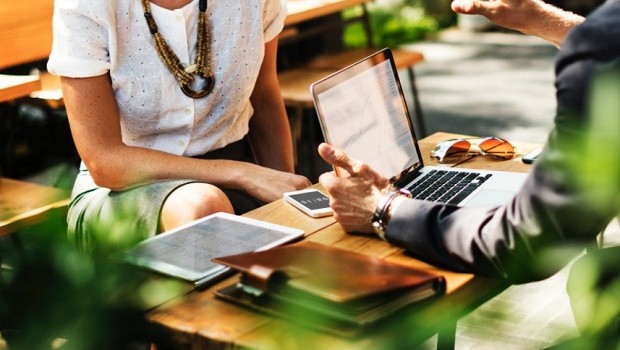 Trabalho - reunião - colegas - time - equipe - engajamento - colaboração - propósito - reunião (Foto: Pexels)